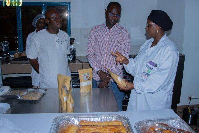 Le FONRID évalue la mise en œuvre d'un projet visant à développer une technologie de production de farine panifiable et de pain à base de manioc et de Patate douce à chair orange (PDCO) au Burkina Faso, 15 octobre 2025
