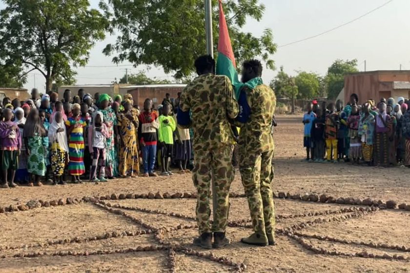 La Gendarmerie nationale a effectué une cérémonie de montée des couleurs avec la population à Toéni, 17 novembre 2025