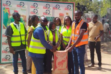 Les anciens élèves du Complexe scolaire sainte famille (CSSF) ont fait un don à Faso Mêbo, 1er novembre 2025