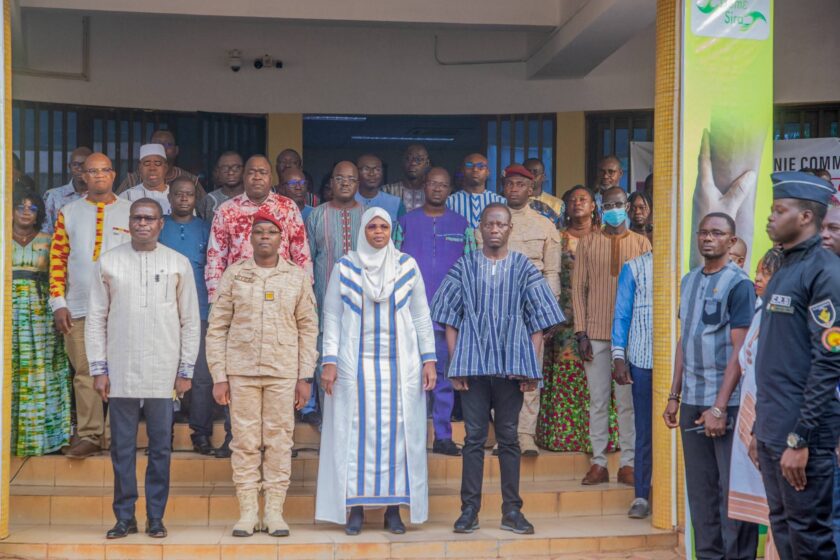 Montée des couleurs à l'hôtel administratif, 1er décembre 2025