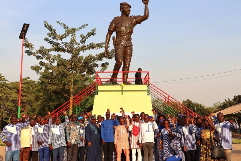 Le deuxième cérémonial d’hommage militaire mensuel au Capitaine Thomas Sankara s’est tenu le jeudi 4 décembre 2025