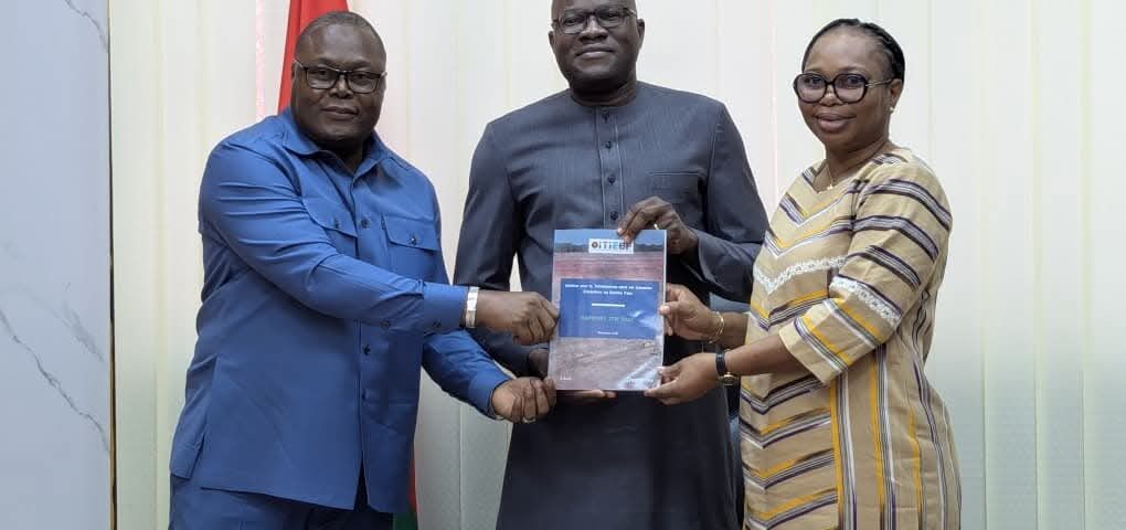 Remise du rapport ITIE 2024 au ministre de l'Economie et des Finances, 9 décembre 2025