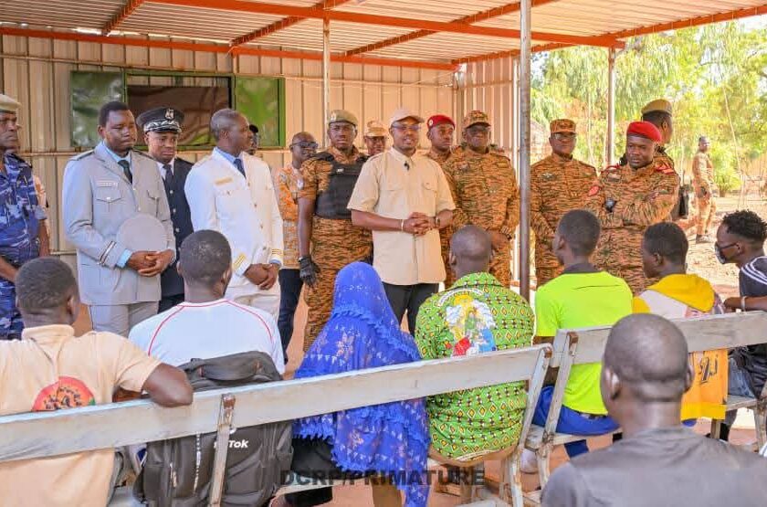 En visite dans la région du Bankui, le Premier ministre, le Premier ministre s'est rendu à l’hôpital militaire de Dédougou, 30 décembre 2025