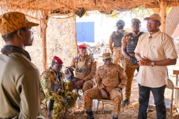 Visite du Premier ministre au détachement militaire de Di, 30 décembre 2025