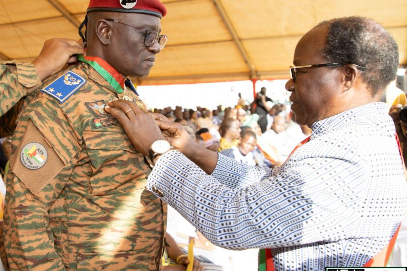 Cérémonie de décoration à la Présidence du Faso a l'occasion du 11 décembre, 3 décembre 2025