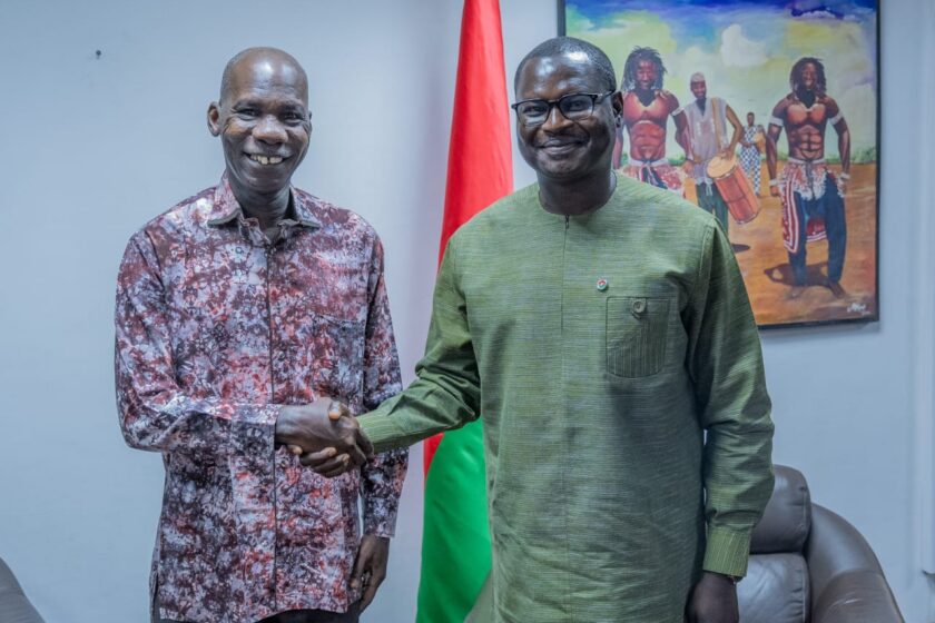 Une délégation de l'UCAP Burkina reçu en audience par le ministre de la Communication Gilbert Ouédraogo, 15 décembre 2025