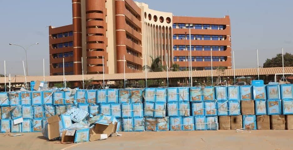 La Douane saisit plus de 16 000 colis prohibés grâce à l'opérateur Lilgou