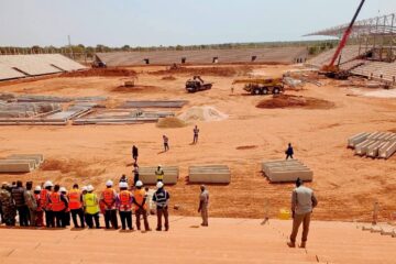 Le ministre des Sports, de la Jeunesse et de l’Emploi, Annick Pikbougoum, a effectué, le samedi 24 janvier 2026, une visite de terrain au Stade de 15 000 places de Léguéma et au Stade omnisports Sangoulé Lamizana de Bobo-Dioulasso