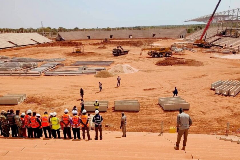 Le ministre des Sports, de la Jeunesse et de l’Emploi, Annick Pikbougoum, a effectué, le samedi 24 janvier 2026, une visite de terrain au Stade de 15 000 places de Léguéma et au Stade omnisports Sangoulé Lamizana de Bobo-Dioulasso
