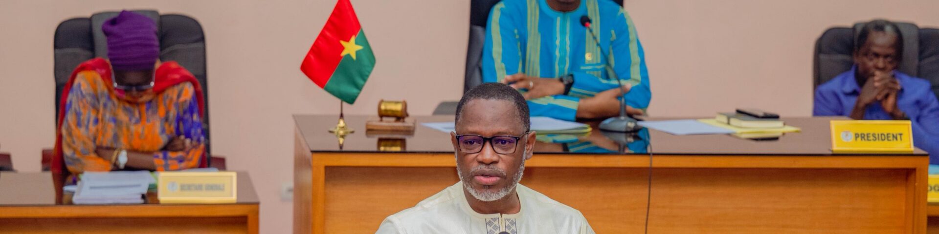 Les députés de l'ALT ont voté à l'unanimité la loi portant dissolution des partis politiques, 9 février 2026