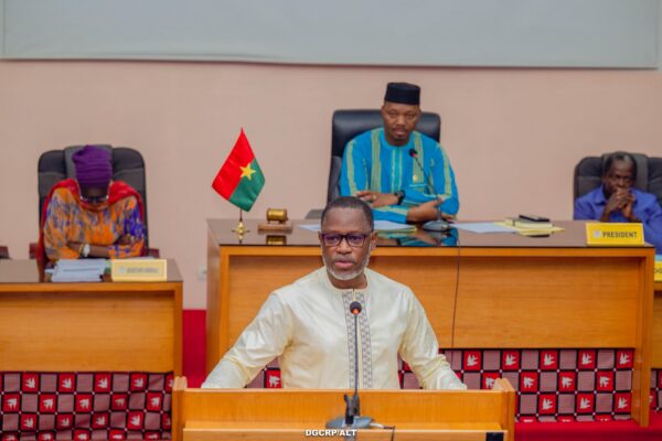 Les députés de l'ALT ont voté à l'unanimité la loi portant dissolution des partis politiques, 9 février 2026