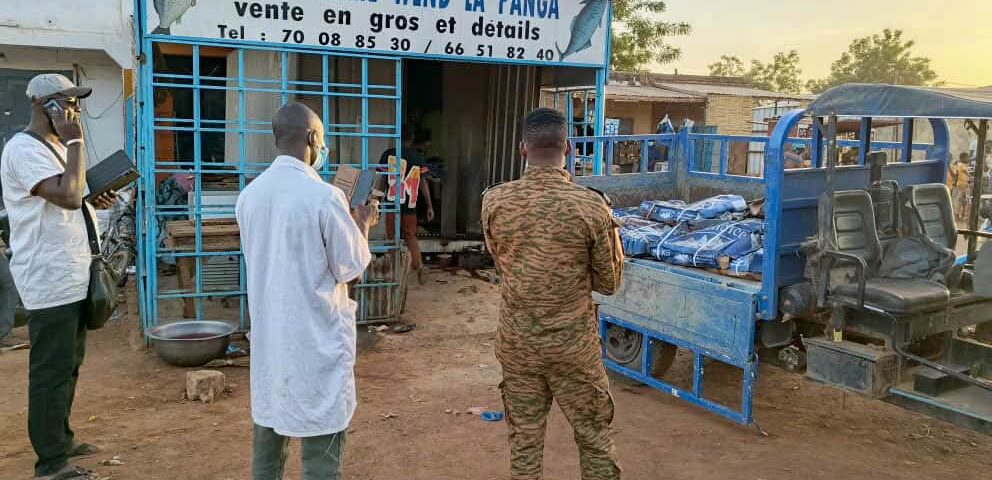 La Gendarmerie retire sur le marché 1,68 tonne de poissons avariés à Mogtedo, 12 mars 2026