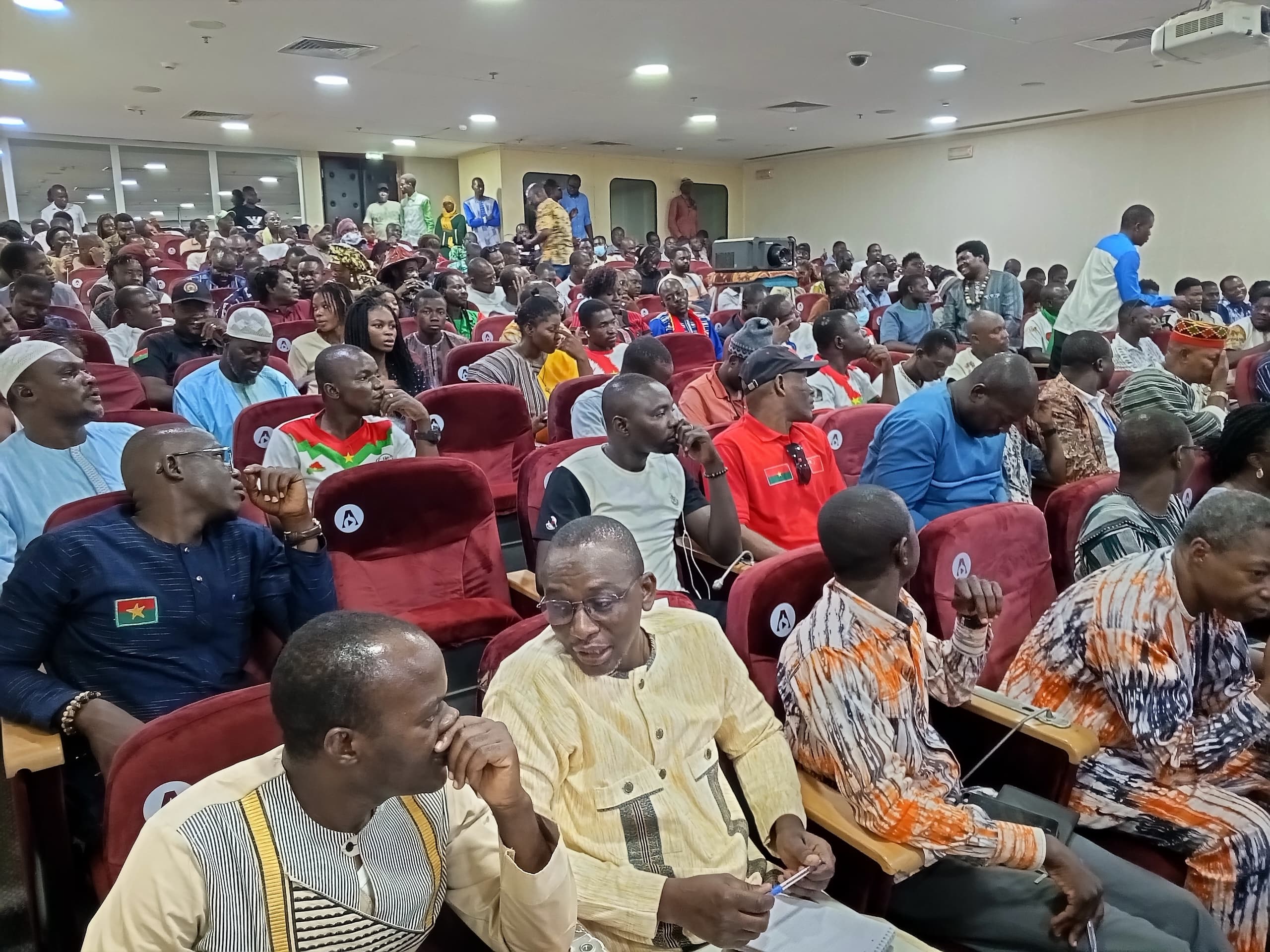 Le CSC, en collaboration avec le ministère de la Communication et la BCLCC a organisé le 10 mars 2026 à Ouagadougou une rencontre d’échanges avec des créateurs de contenu