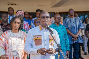 Montée des couleurs au ministère de la Communication, 6 avril 2026