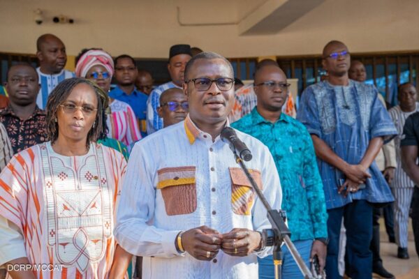 Montée des couleurs au ministère de la Communication, 6 avril 2026