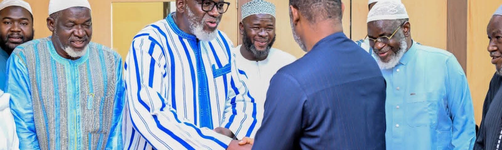 Le Ministre d’Etat, Ministre de l’Administration territoriale et de la Mobilité,  Emile Zerbo, a accordé une audience, au nouveau bureau du Mouvement sunnite du Burkina Faso