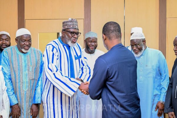 Le Ministre d’Etat, Ministre de l’Administration territoriale et de la Mobilité,  Emile Zerbo, a accordé une audience, au nouveau bureau du Mouvement sunnite du Burkina Faso