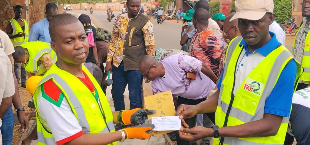 Le ministère des Mines a fait don de 1000 tonnes de granulats à l'Agence Faso Mêbo, 9 avril 2026