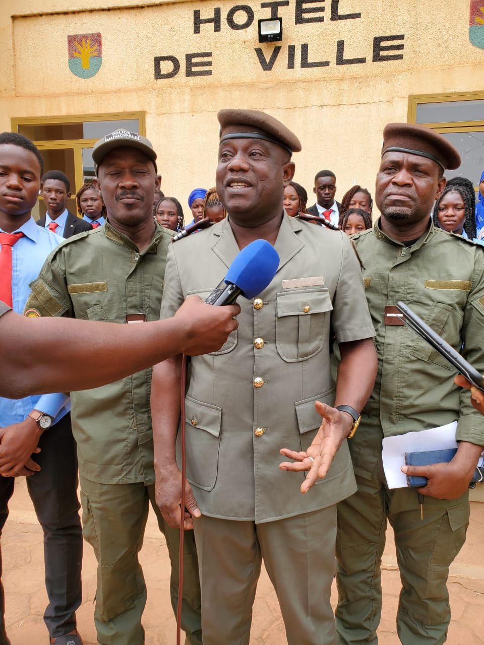 Dans une dynamique de solidarité et de responsabilité sociétale, le média La Tribune du Faso a procédé ce 14 avril 2026 à Koudougou, à une remise de matériel au profit de la Police municipale de Koudougou