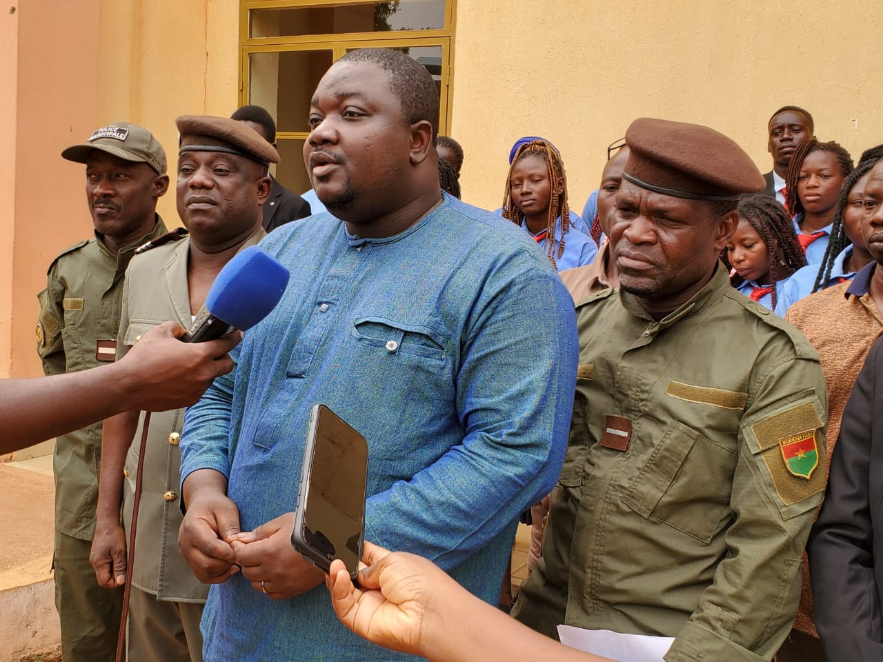 Dans une dynamique de solidarité et de responsabilité sociétale, le média La Tribune du Faso a procédé ce 14 avril 2026 à Koudougou, à une remise de matériel au profit de la Police municipale de Koudougou