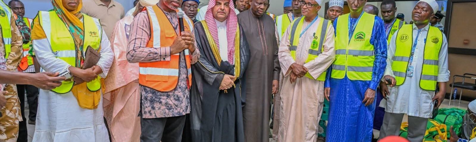 Le ministre chargé de l'Administration territoriale, Emile Zerbo au vol inaugural du Hadj 2026, 6 mais 2026