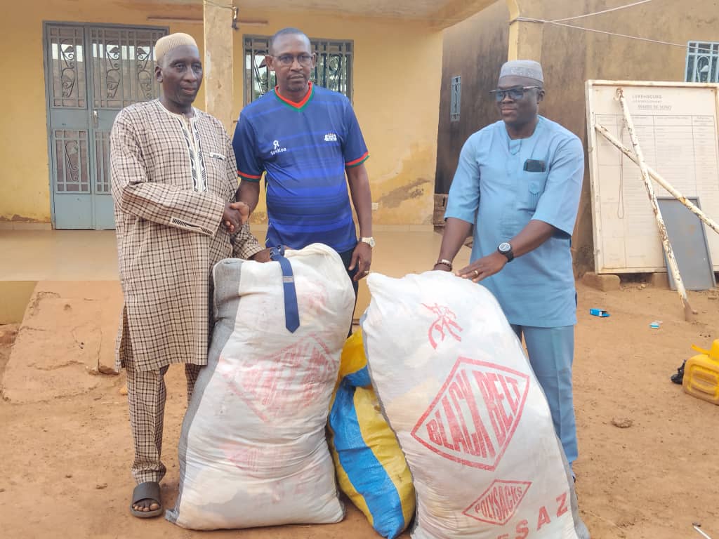 L'opérateur économique Drissa Traoré, par ailleurs, co-parrain de la 17e édition du FESTIMA a offert une tonne de vivres aux VDP de Sono, province du Kossin, 15 mai 2026