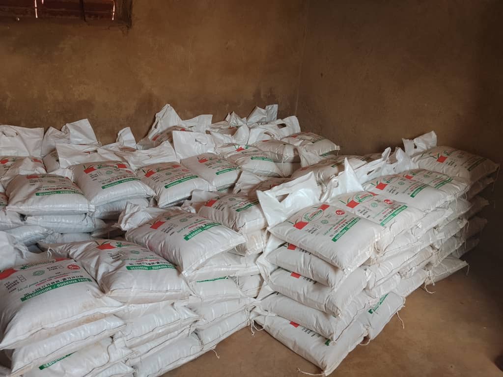 L'opérateur économique Drissa Traoré, par ailleurs, co-parrain de la 17e édition du FESTIMA a offert une tonne de vivres aux VDP de Sono, province du Kossin, 15 mai 2026