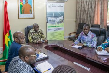 Présentation des projets de livres blancs consacrés aux filières coton-textile et engrais-phosphates l'UEMOA au ministre des Mines, 4 juin 2026