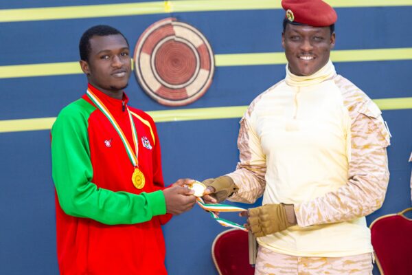 Le Président du Faso, le Camarade Capitaine Ibrahim TRAORÉ, a accordé une audience, le 17 août 2026, aux Étalons U20, fraîchement couronnés Champions du Tournoi UFOAB