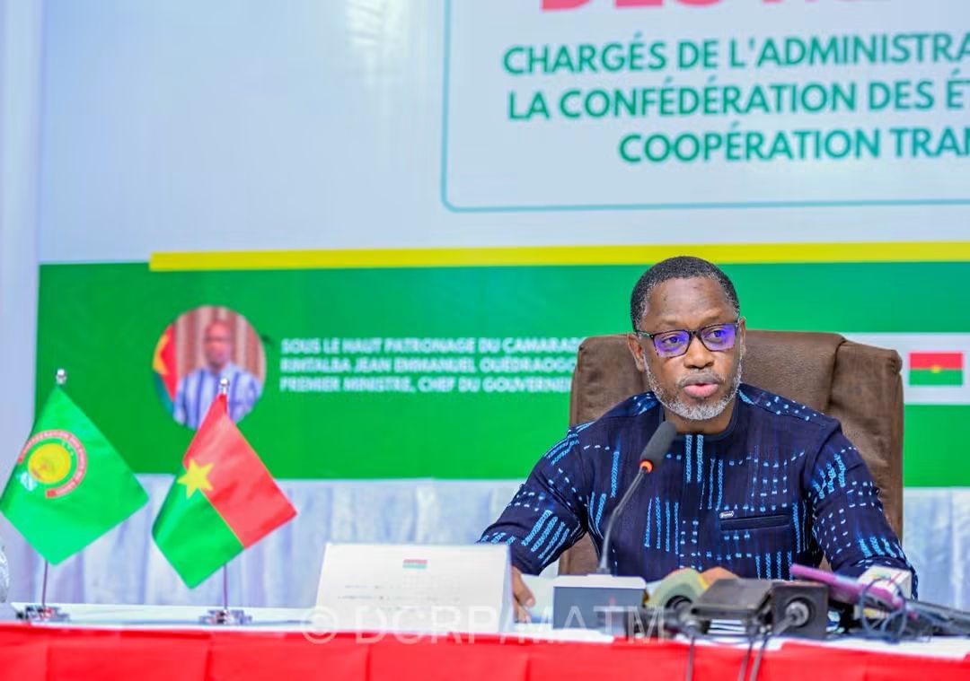 Cérémonie officielle de clôture de la rencontre consacrée à la validation et à l’adoption d’un Protocole additionnel au Traité portant création de la AES, relatif à la coopération transfrontalière