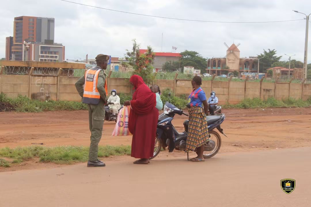 La police municipale de Ouagadougou a mené une opération de contrôle du port du casque en circulation, 2 octobre 2026