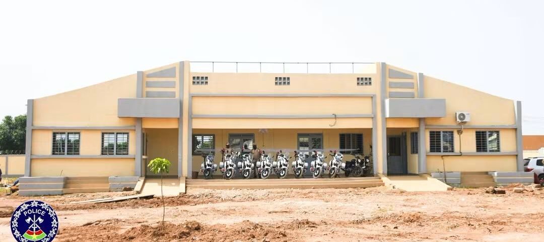 Le Directeur Général de la Police Nationale (DGPN), l’Inspecteur Général de Police Thierry Dofizouho Tuina a inauguré le nouveau commissariat de Karpala, 6 octobre 2026