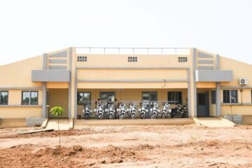 Le Directeur Général de la Police Nationale (DGPN), l’Inspecteur Général de Police Thierry Dofizouho Tuina a inauguré le nouveau commissariat de Karpala, 6 octobre 2026