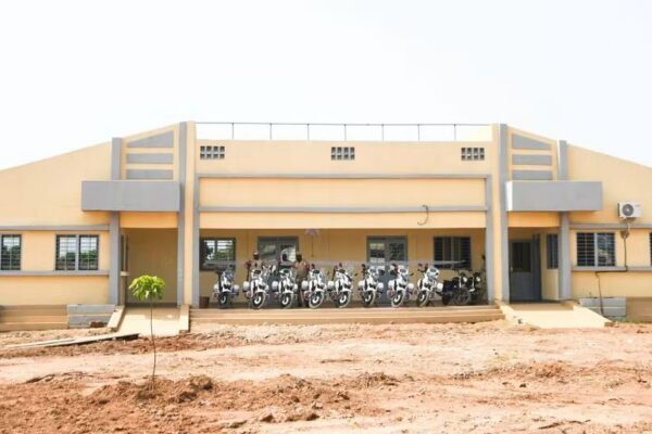Le Directeur Général de la Police Nationale (DGPN), l’Inspecteur Général de Police Thierry Dofizouho Tuina a inauguré le nouveau commissariat de Karpala, 6 octobre 2026