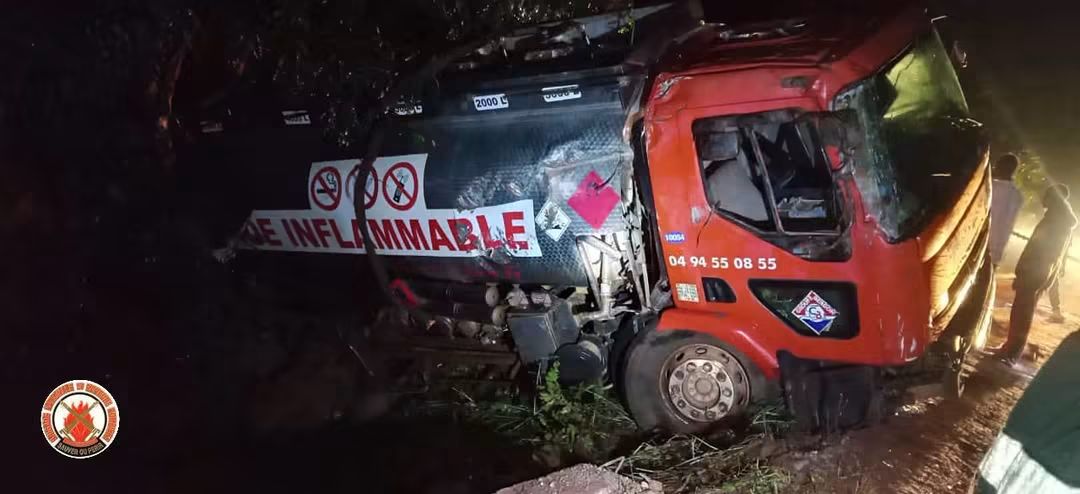 Du 6 au 8 octobre 2026, la BNSP a fait une intervention pour sécuriser un camion-citerne chargé de produits inflammables renversé sous un pont