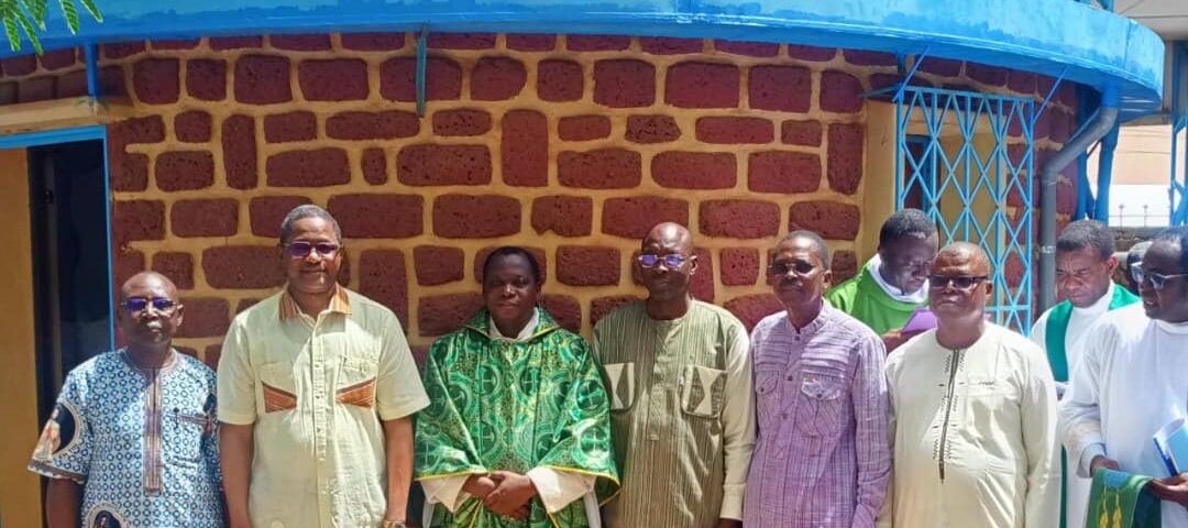 Le père Philippe Zongo de la communauté Saint'Egidio a été officiellement installé dans ses fonctions de curé dans la paroisse universitaire Saint-Albert-le-Grand de la Rotonde, ce dimanche 11 octobre 2026 à Ouagadougou