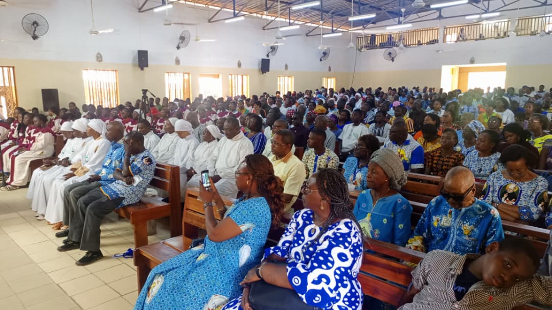 Le père Philippe Zongo de la communauté Saint'Egidio a été officiellement installé dans ses fonctions de curé dans la paroisse universitaire Saint-Albert-le-Grand de la Rotonde, ce dimanche 11 octobre 2026 à Ouagadougou