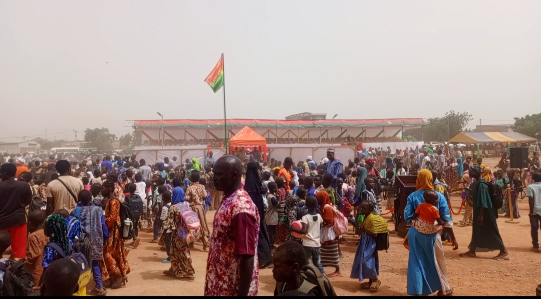 Le Premier ministre Jean Rimtalba Emmanuel Ouédraogo a procédé ce lundi 12 octobre 2026 à l’inauguration du complexe scolaire R+3 de Bonheur Ville