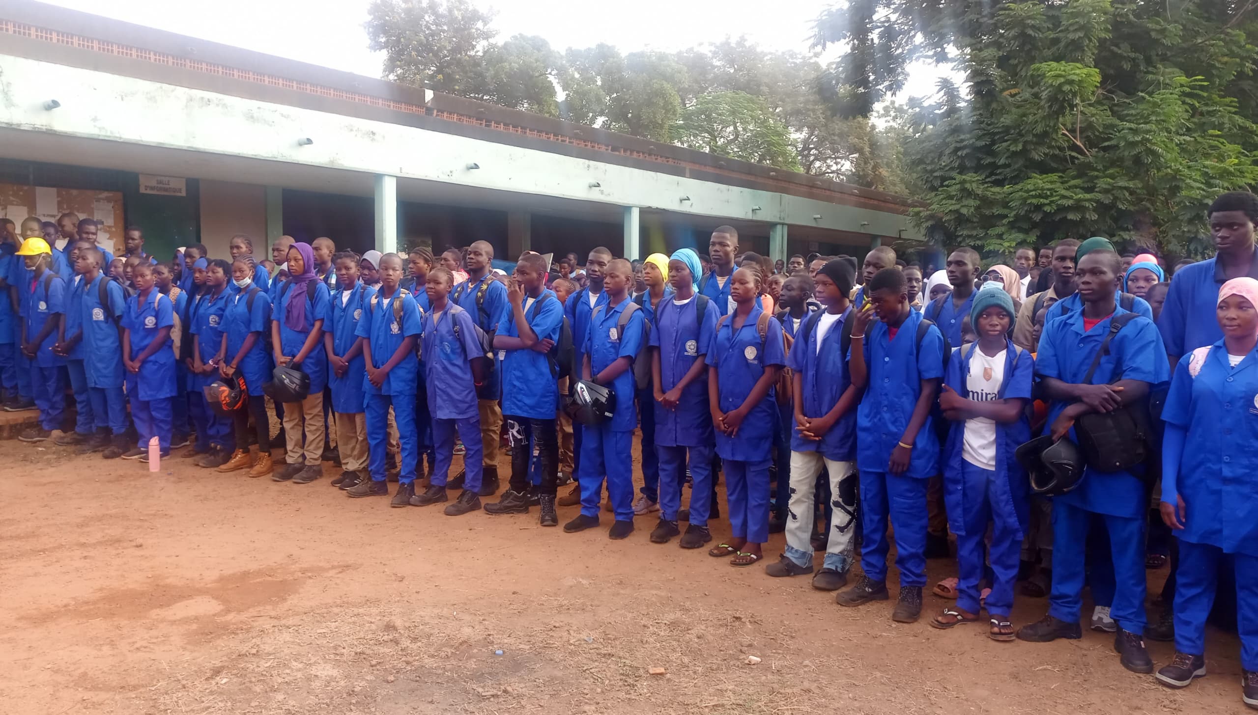 Le ministre de l’Enseignement Secondaire de la Formation Professionnelle et Technique a présidé la cérémonie de remise du matériel acquis grâce à l’initiative présidentielle « Nakobîir Sogfu » au Lycée professionnel Dr Bruno Buchweiser, 13 octobre 2026