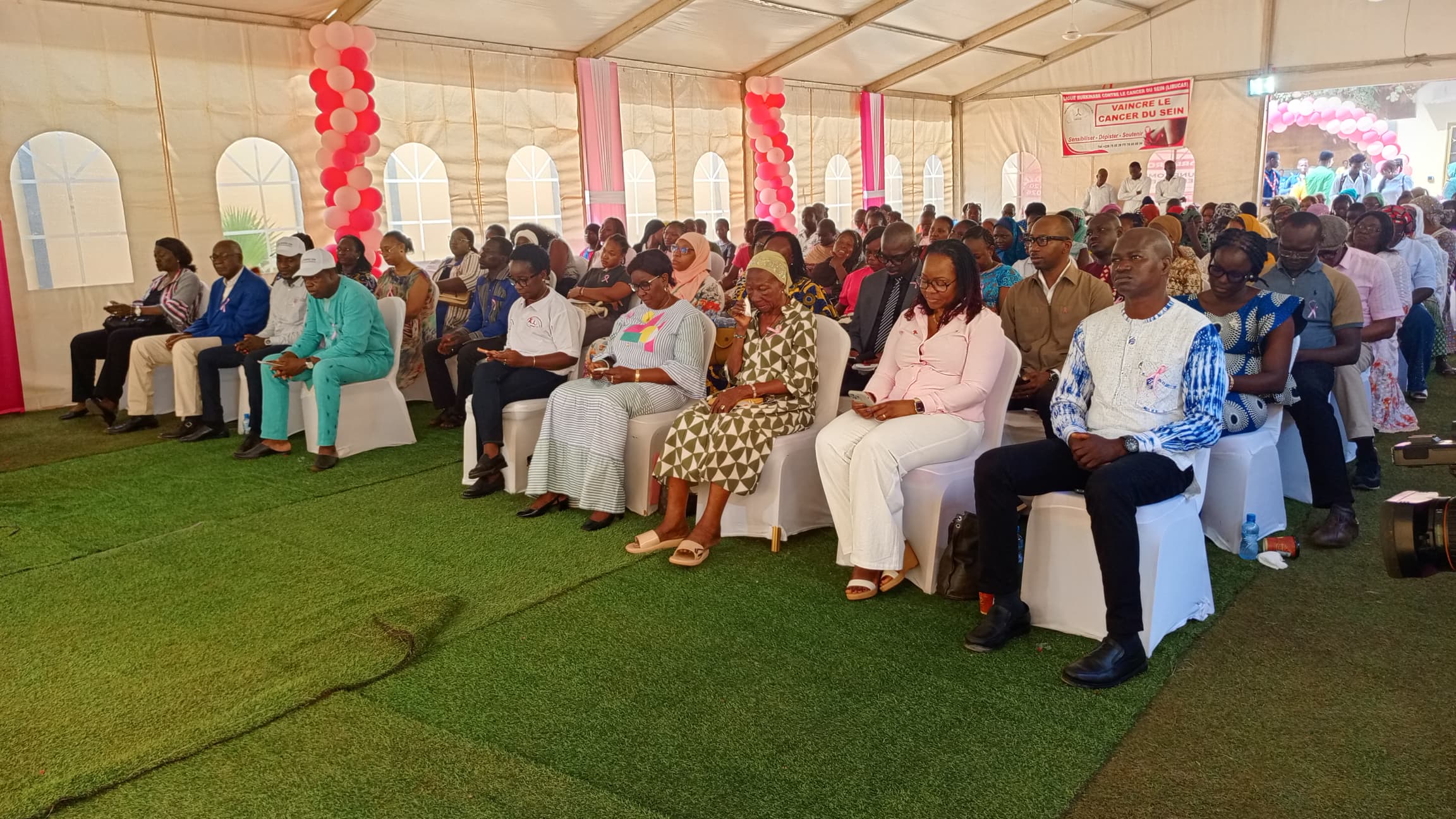 Dans le cadre des activités d’Octobre Rose, la Fondation Burkinabè contre le cancer (FOBUCAN) et la Ligue burkinabè contre le cancer du sein (LIBUCAS) ont procédé, le jeudi 15 octobre 2026, à Ouagadougou, au lancement officiel de la « Rue Rose ».