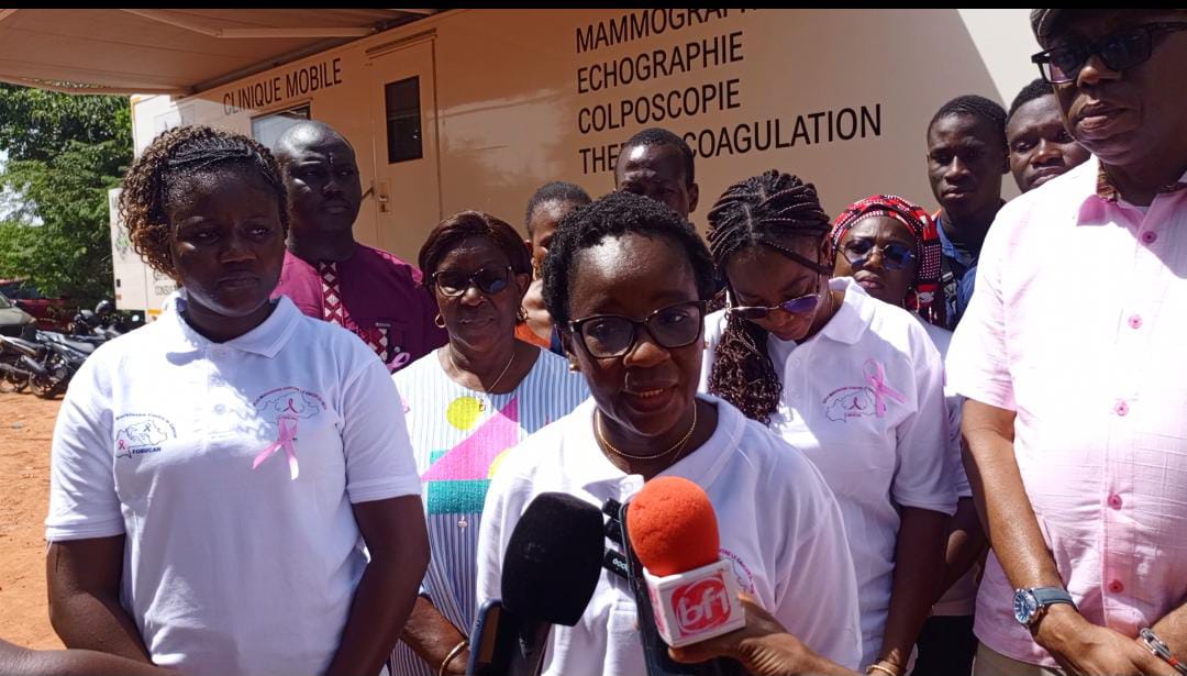 Dans le cadre des activités d’Octobre Rose, la Fondation Burkinabè contre le cancer (FOBUCAN) et la Ligue burkinabè contre le cancer du sein (LIBUCAS) ont procédé, le jeudi 15 octobre 2026, à Ouagadougou, au lancement officiel de la « Rue Rose ».
