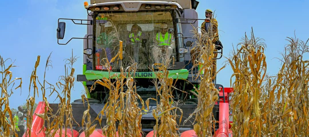 Le Premier a procédé au lancement des opérations de récolte mécanisée du maïs sur les périmètres exploités par la Société d'État Faso Agropoles (SOFA), 20 octobre 2026