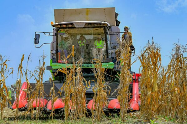 Le Premier a procédé au lancement des opérations de récolte mécanisée du maïs sur les périmètres exploités par la Société d'État Faso Agropoles (SOFA), 20 octobre 2026