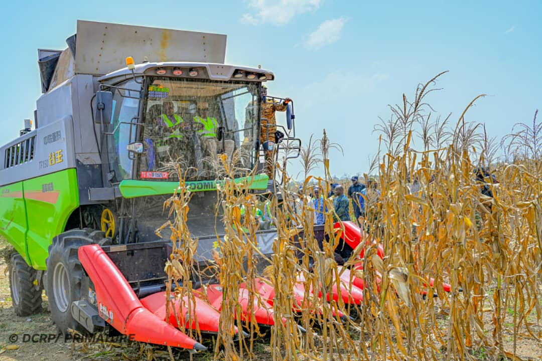 Le Premier a procédé au lancement des opérations de récolte mécanisée du maïs sur les périmètres exploités par la Société d'État Faso Agropoles (SOFA), 20 octobre 2026