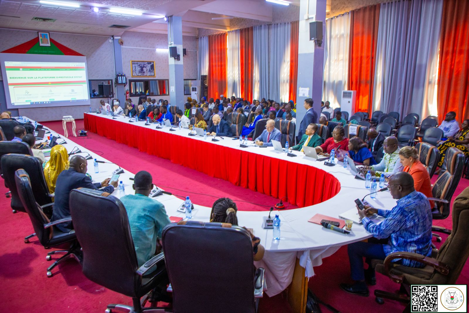 La DGPE a présenté officiellement au corps diplomatique et représentants d’organisations internationales accrédités au Burkina Faso, sa nouvelle plateforme numérique dédiée aux demandes de cartes diplomatiques et de cartes d'accès aux aéroports, 27 octobre 2026