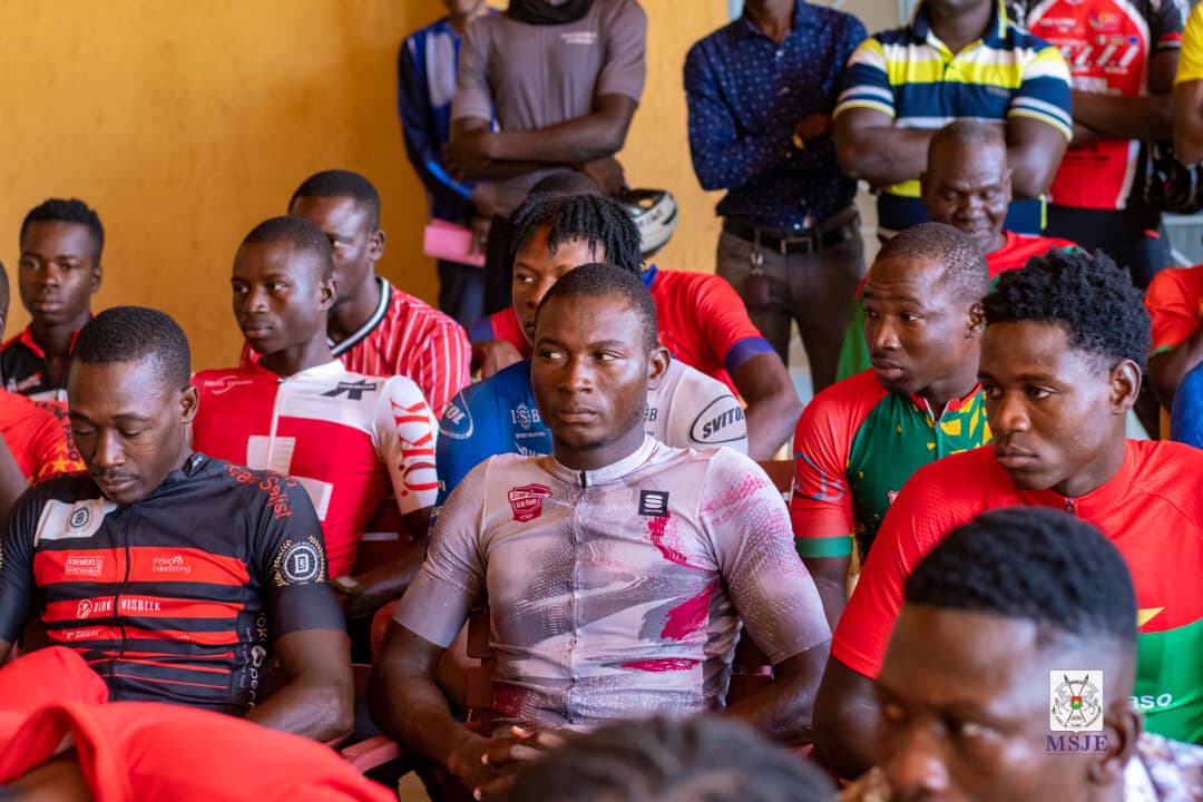 En prélude du Tour du Faso, les cyclistes Burkinabè ont été reçus en audience par le Mogho Naaba Baongo, 27 octobre 2026