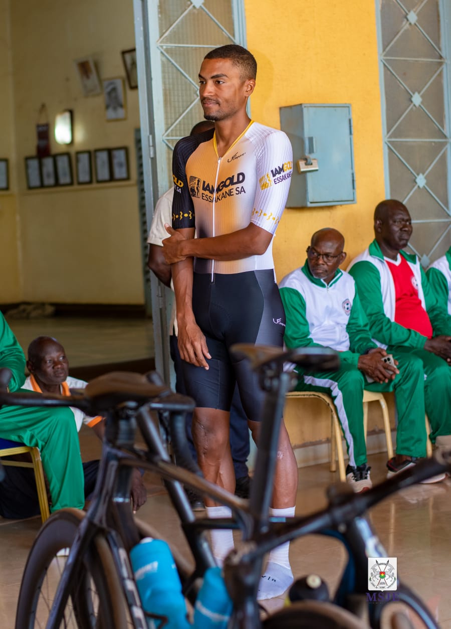 En prélude du Tour du Faso, les cyclistes Burkinabè ont été reçus en audience par le Mogho Naaba Baongo, 27 octobre 2026